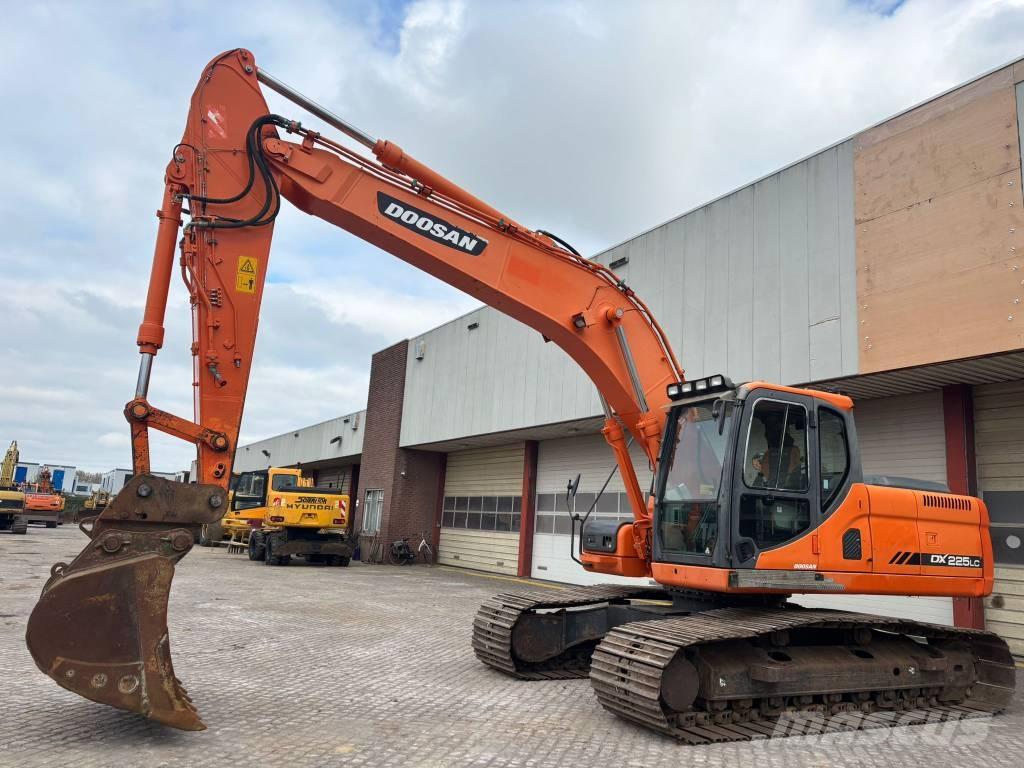 Doosan DX 225 LC Kāpurķēžu ekskavatori