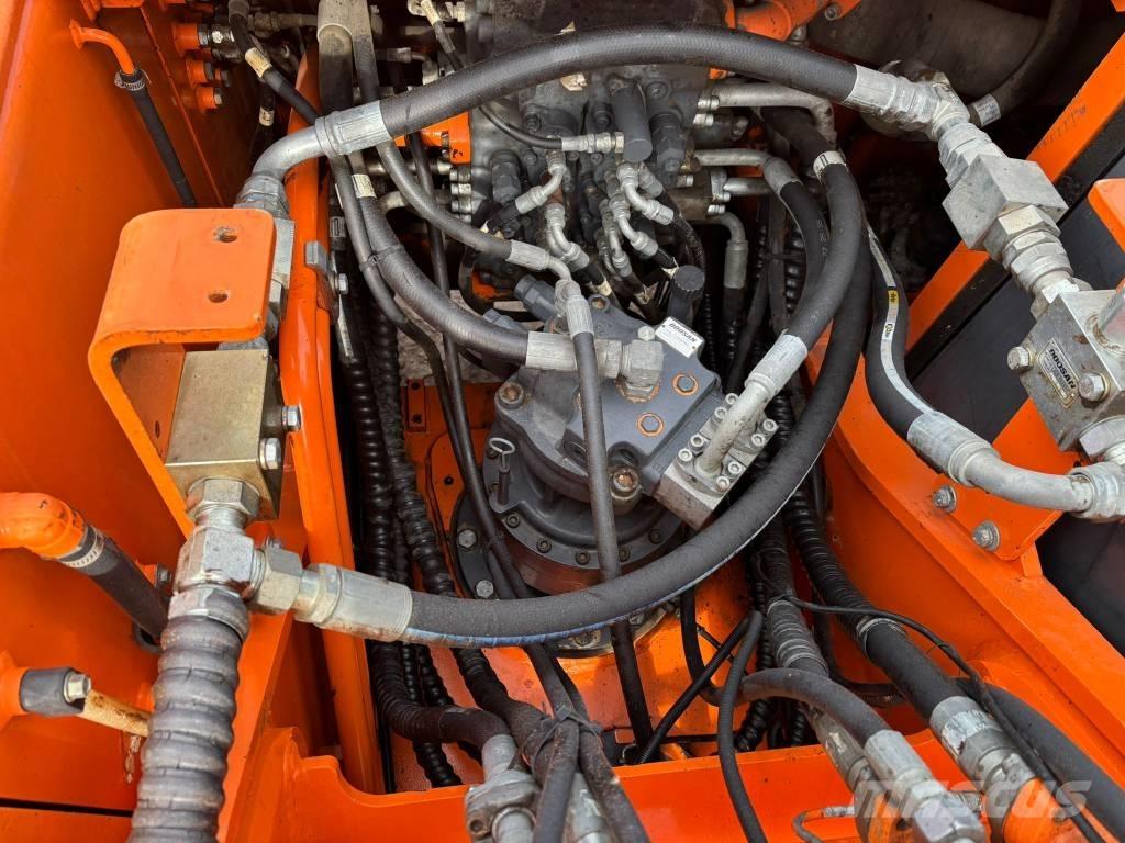 Doosan DX 225 LC Kāpurķēžu ekskavatori