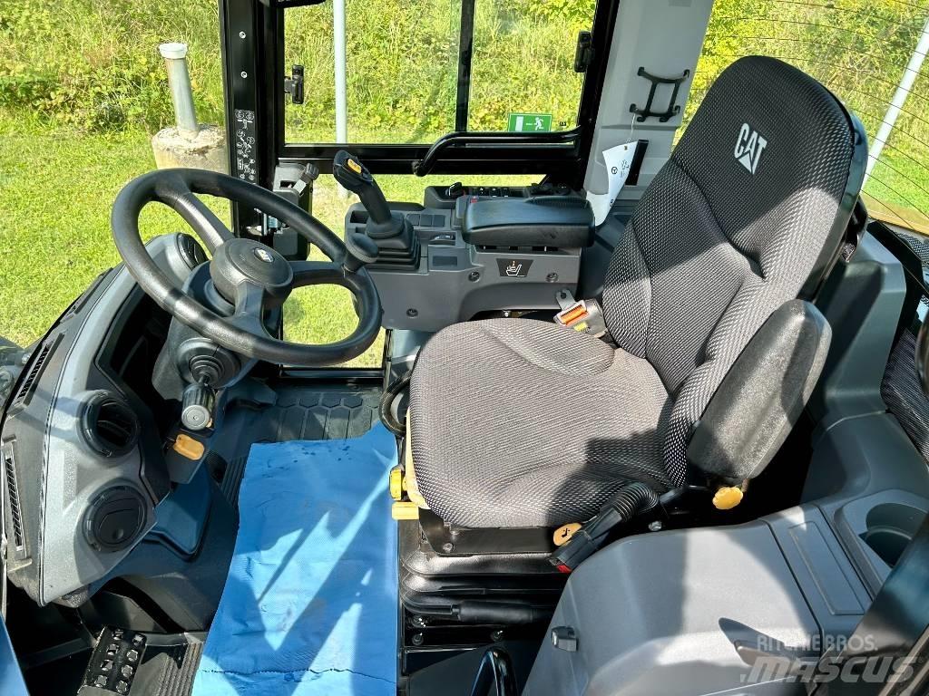 CAT 906 NG Iekrāvēji uz riteņiem