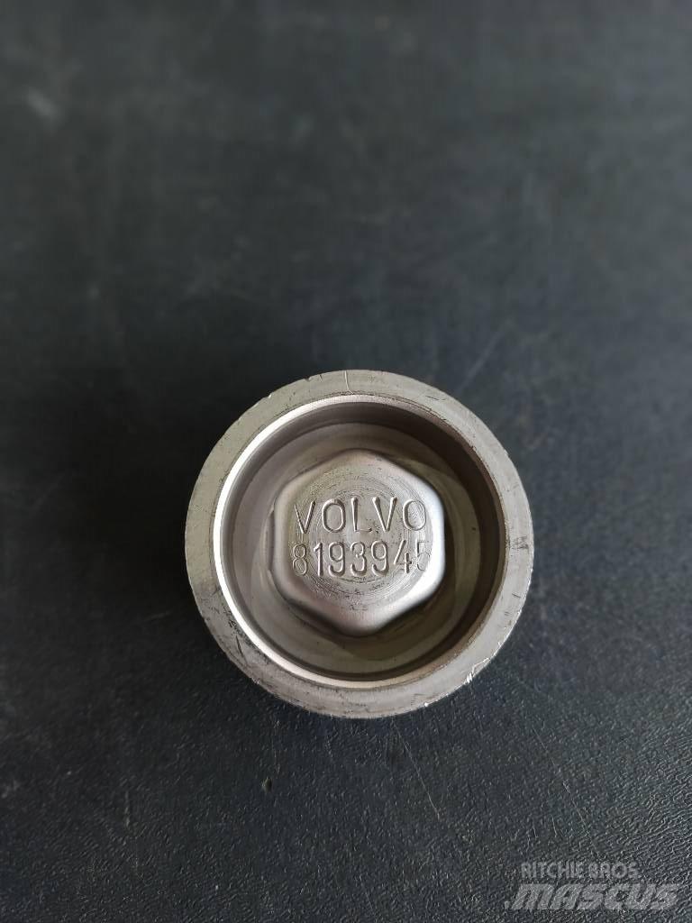 Volvo PLUG 8193945 Dzinēji