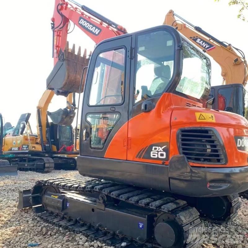 Doosan DX 60 Kāpurķēžu ekskavatori