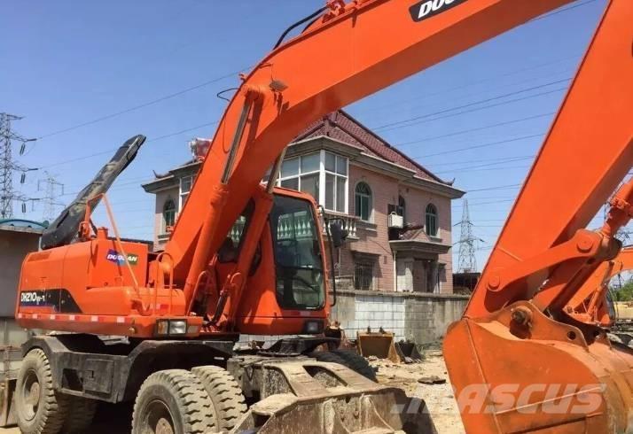 Doosan DH210W Ekskavatori uz riteņiem