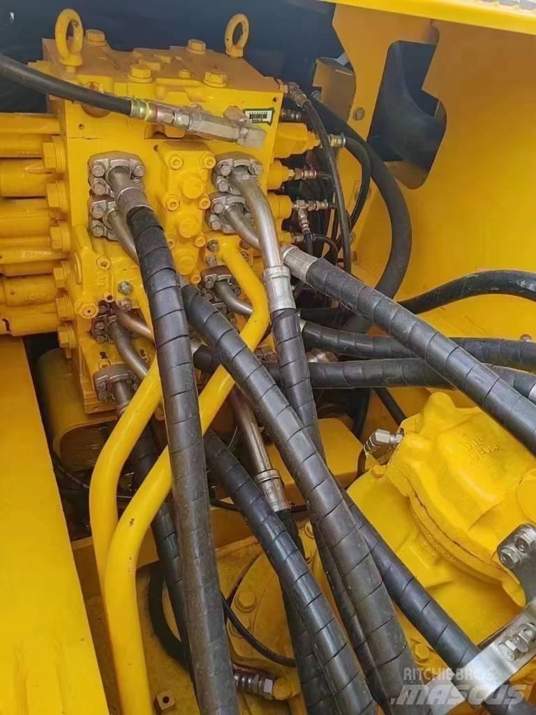 Komatsu 240LC-8 Kāpurķēžu ekskavatori