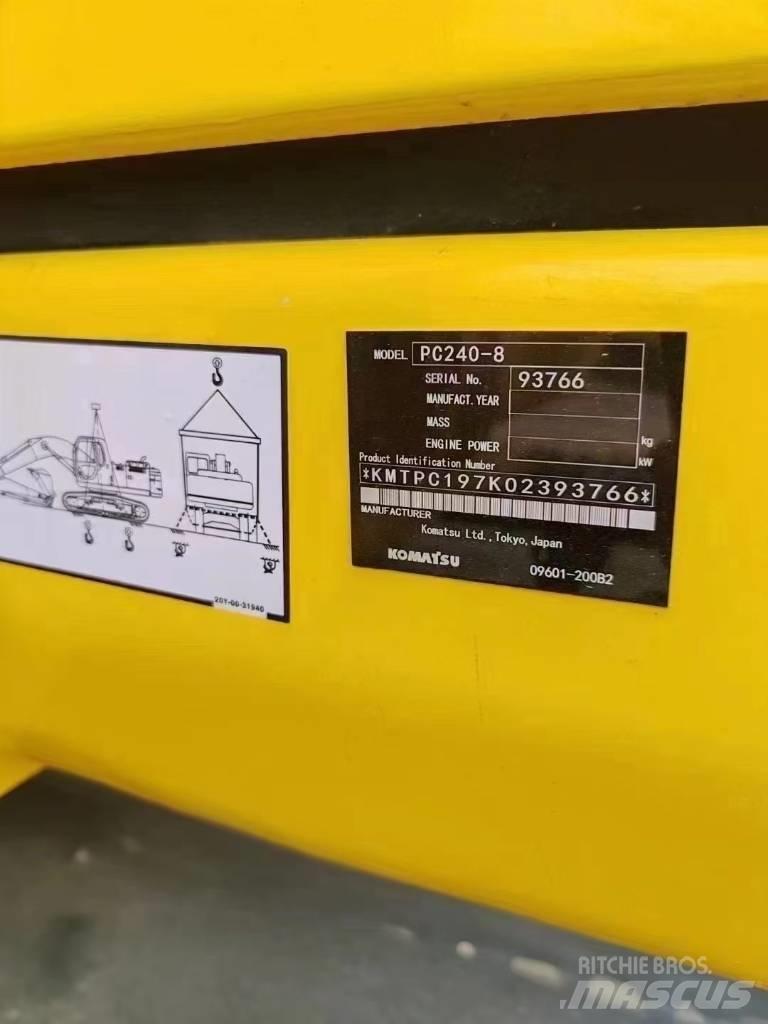 Komatsu 240LC-8 Kāpurķēžu ekskavatori