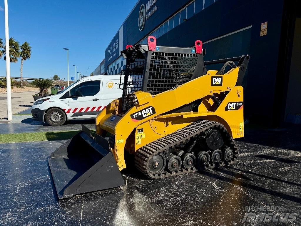 CAT 257 B Kāpurķēžu iekrāvēji