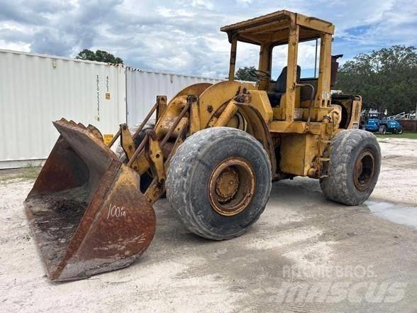 CAT 950 Iekrāvēji uz riteņiem