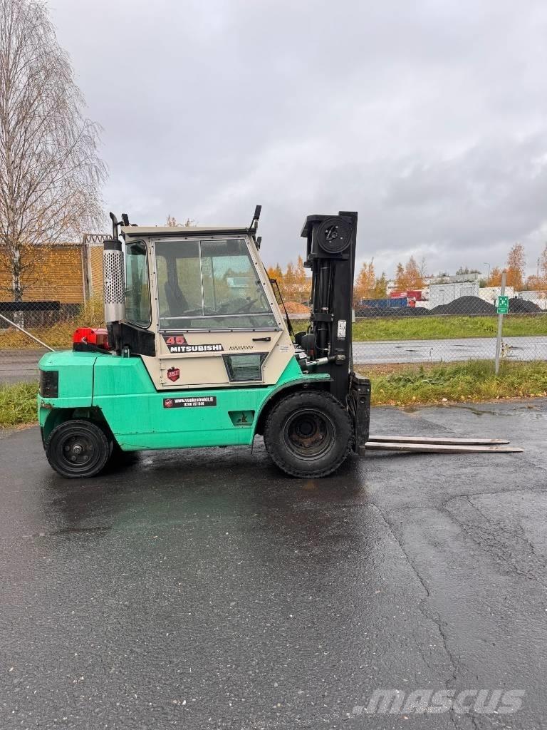 Mitsubishi FD 45 Tehnika ar dīzeļa dzinēju