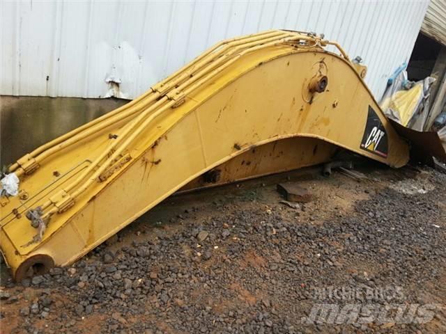 CAT 320 C Ekskavatori tālās sniedzamības darbiem