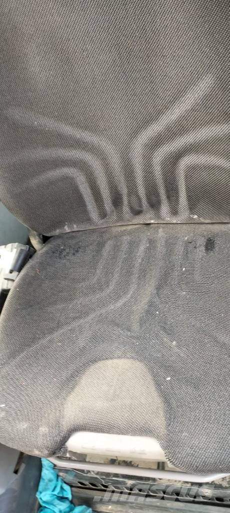 Komatsu PW 200-7 Ekskavatori uz riteņiem