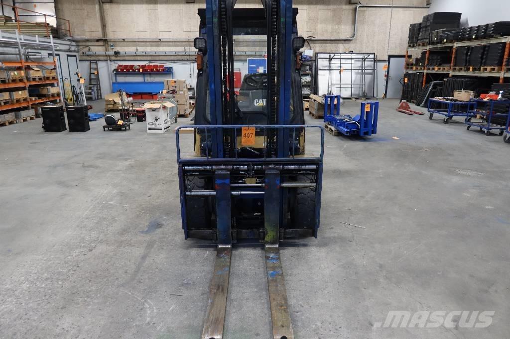 CAT TRUCK Tehnika ar dīzeļa dzinēju