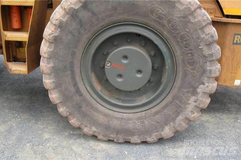 CAT CS76XT Kombinētie veltņi