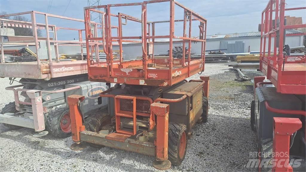 SkyJack SJ6832RTE Šķerveida pacēlāji