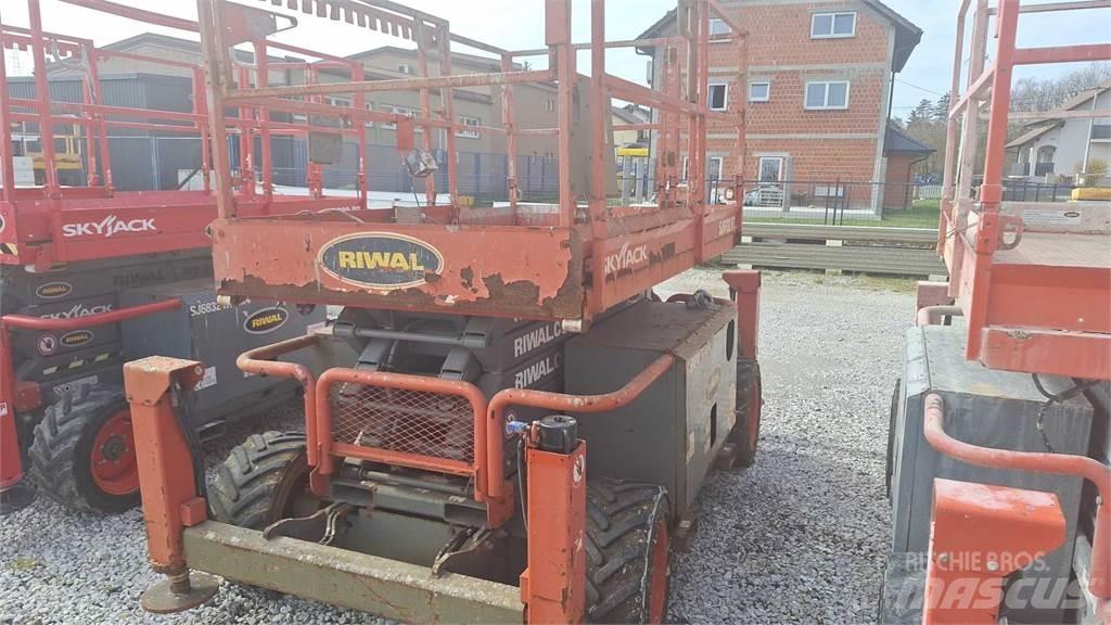 SkyJack SJ6832RTE Šķerveida pacēlāji