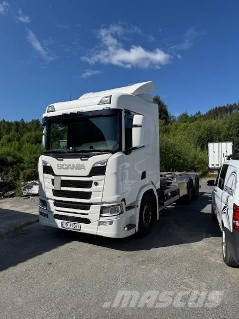 Scania R 540 Smagās mašīnas ar konteineriem