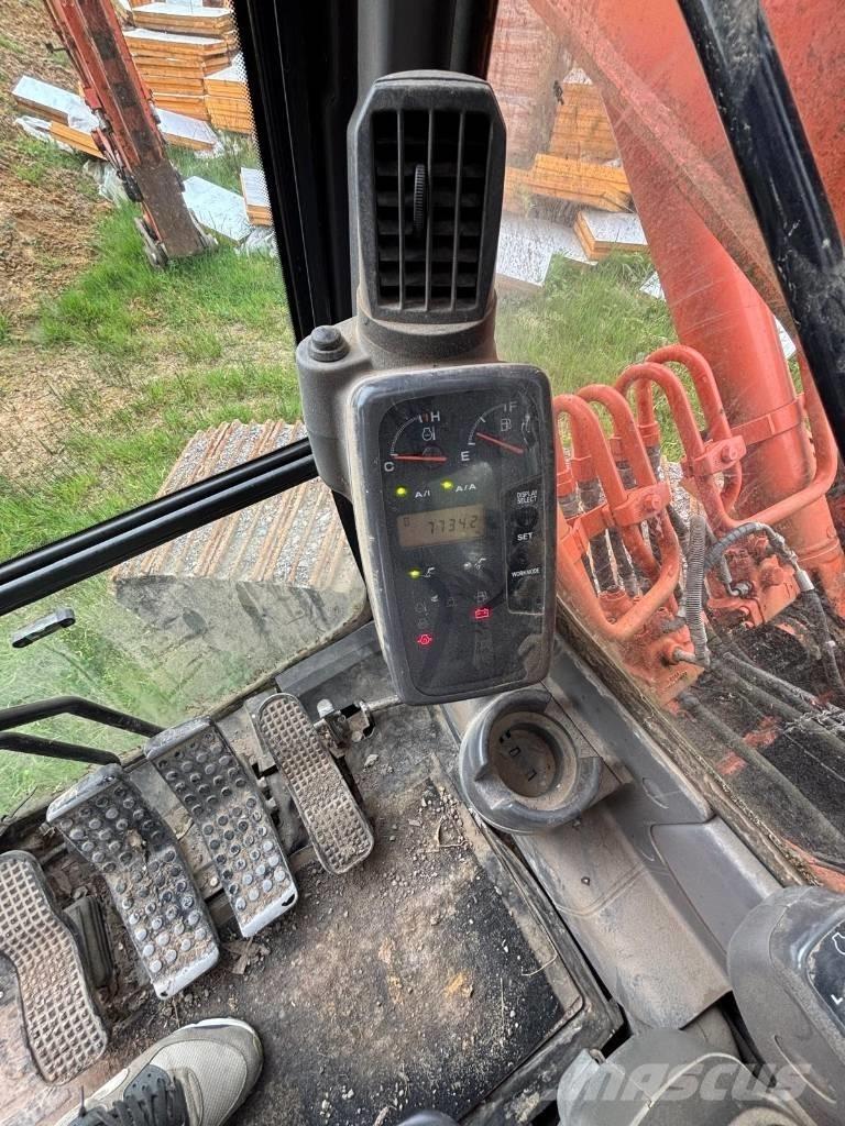 Hitachi Zaxis 180 LC Kāpurķēžu ekskavatori
