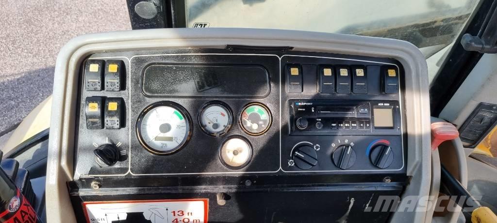 JCB 4 CX Ekskavatori-iekrāvēji