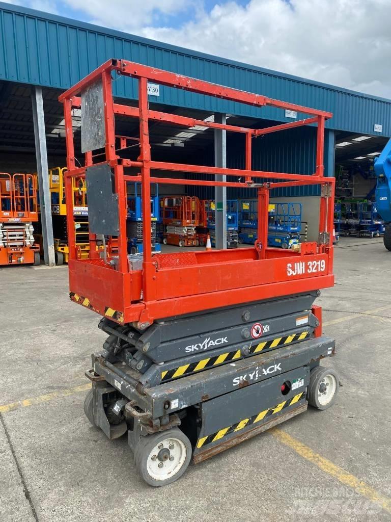 SkyJack SJ 3219 Šķerveida pacēlāji