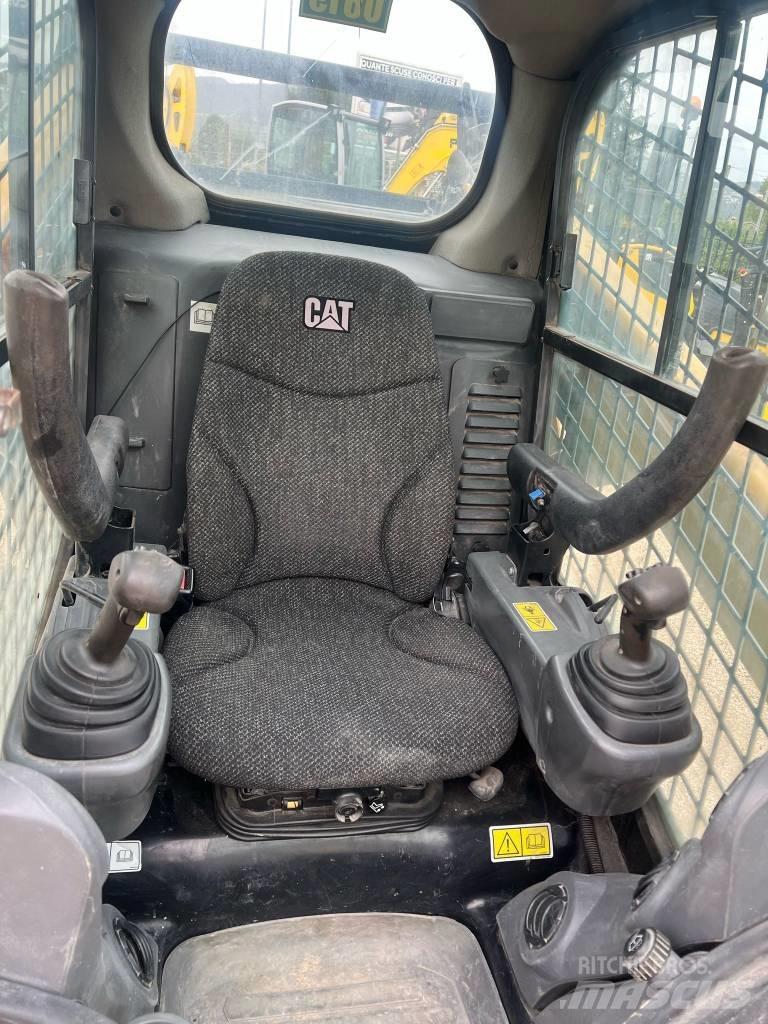 CAT 262 D Lietoti riteņu kompaktiekrāvēji