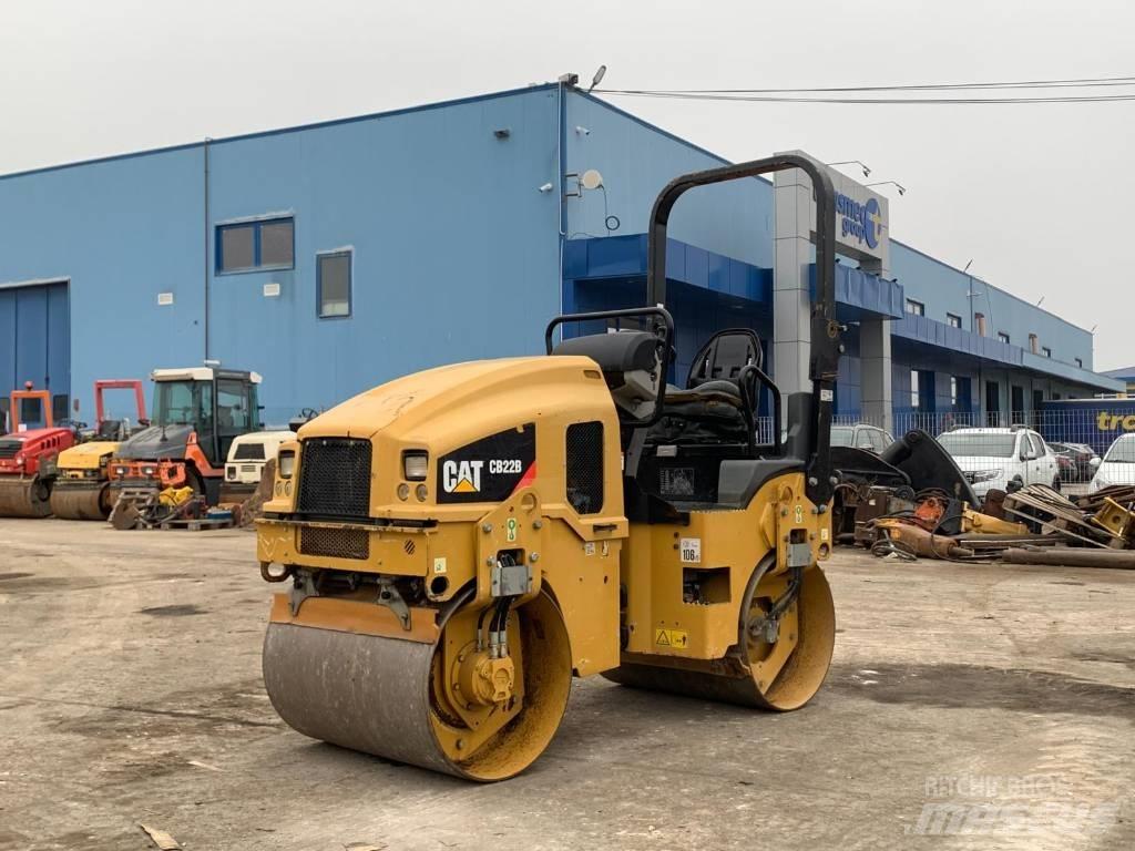 CAT CB 22B Divvalču grunts veltņi