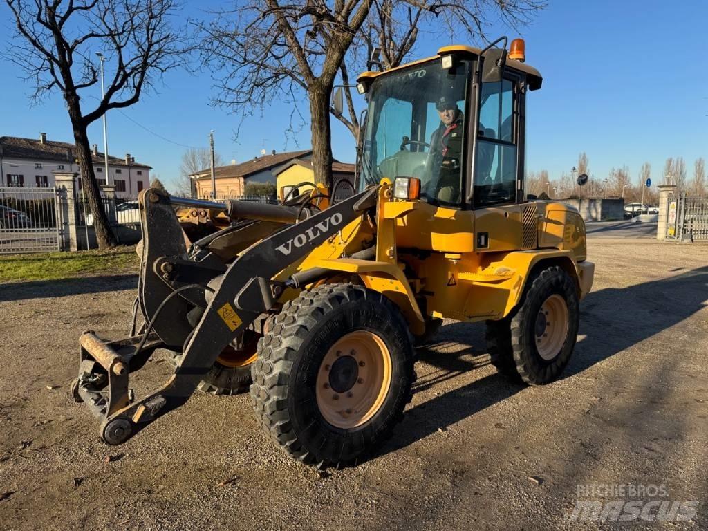 Volvo L 30 G Iekrāvēji uz riteņiem