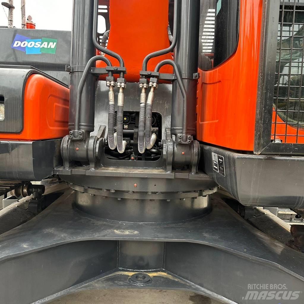 Doosan DX225LC-9C Kāpurķēžu ekskavatori