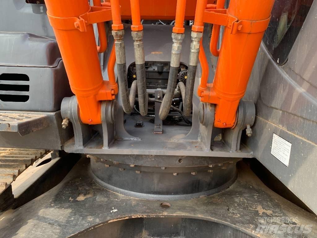 Hitachi ZX210G Kāpurķēžu ekskavatori