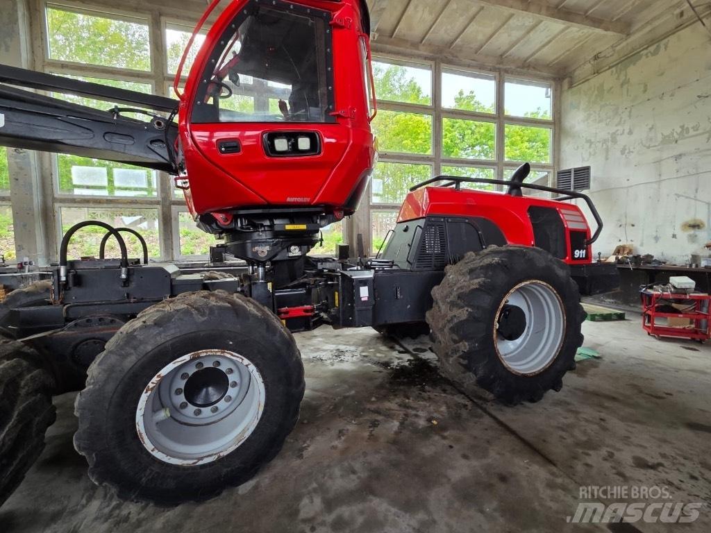 Komatsu 911 Harvesteri