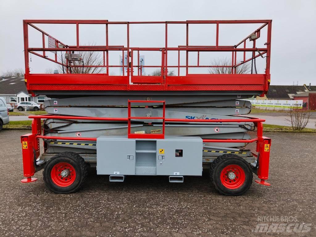 SkyJack SJ 9250 RT Šķerveida pacēlāji