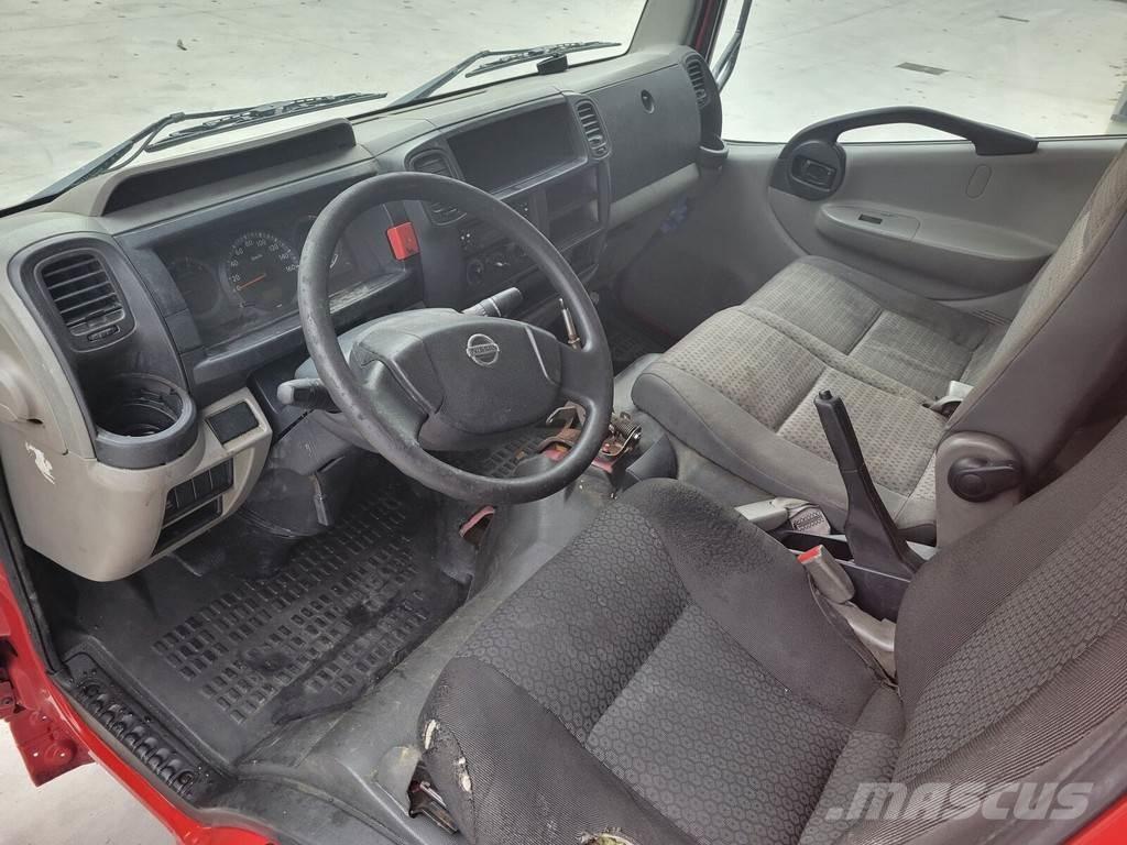 Nissan Cabstar Kabīnes un interjers