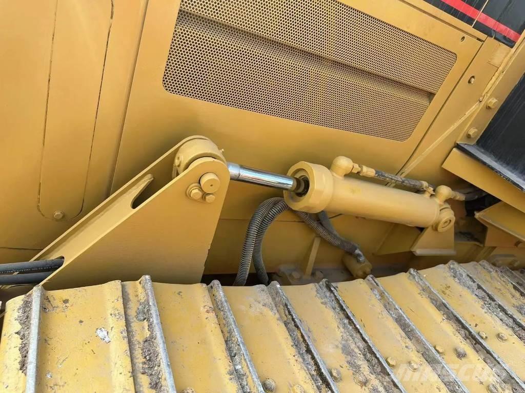 CAT D5C Kāpurķēžu buldozeri