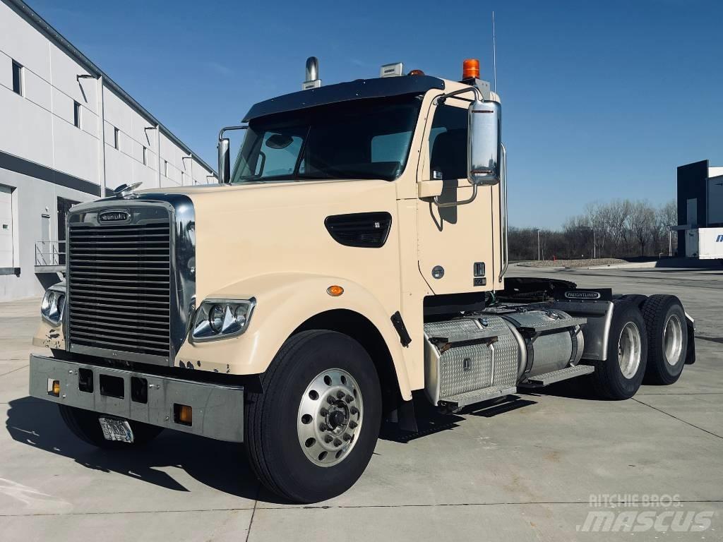 Freightliner 122 SD Vilcēji