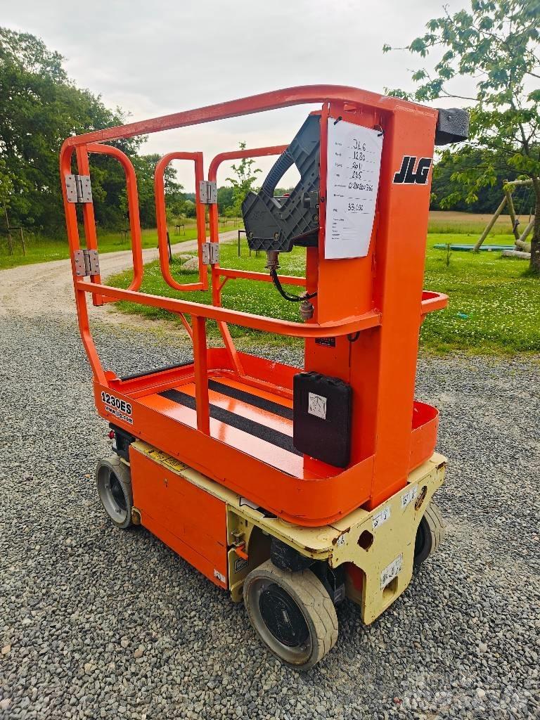 JLG 1230 ES Vertikālie pacēlāji