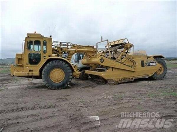 CAT 623B Ekskavatori uz riteņiem