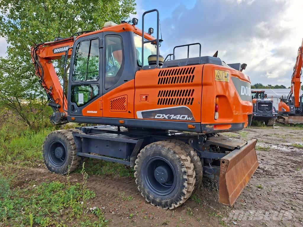 Doosan DX140W-5 Ekskavatori uz riteņiem
