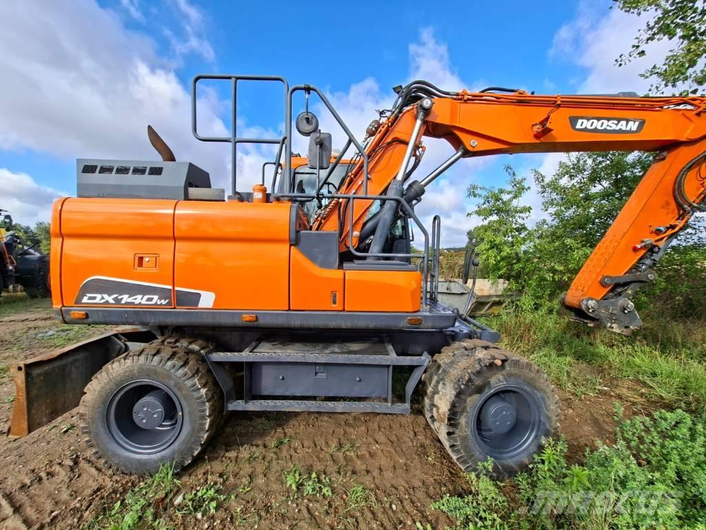 Doosan DX140W-5 Ekskavatori uz riteņiem