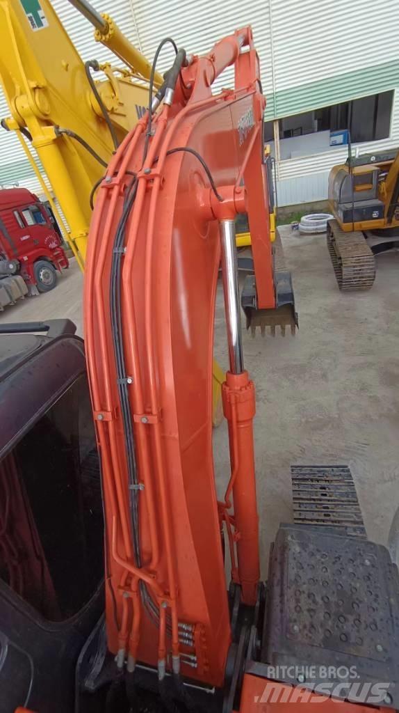 Hitachi ZX 120 Kāpurķēžu ekskavatori