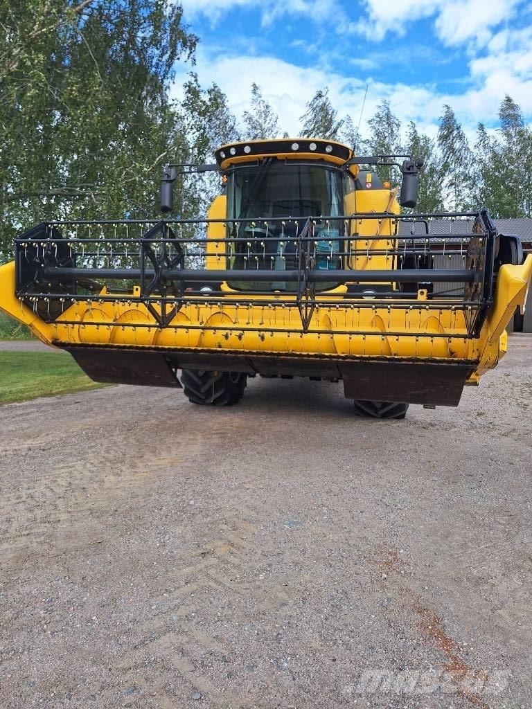 New Holland TC 5.70 Ražas novākšanas kombaini