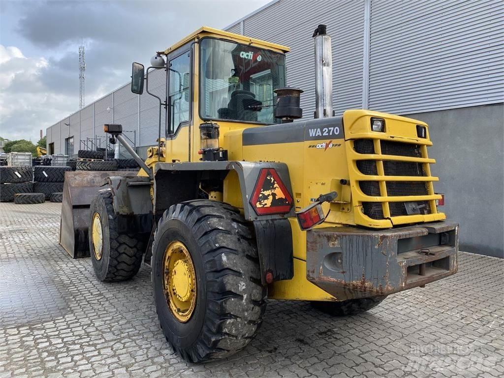 Komatsu WA270-3 Iekrāvēji uz riteņiem