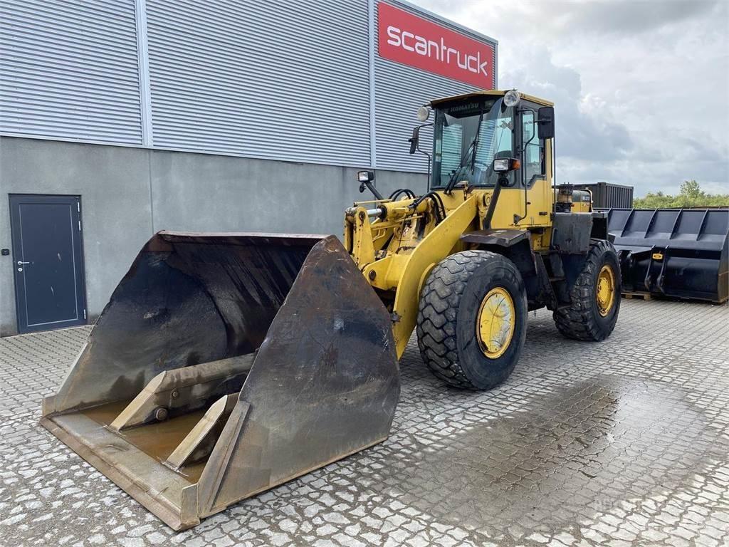 Komatsu WA270-3 Iekrāvēji uz riteņiem