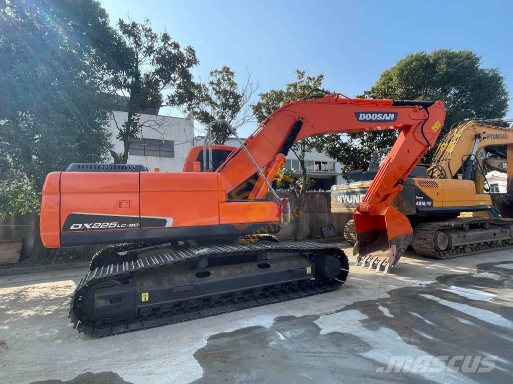 Doosan DX 225 LC Kāpurķēžu ekskavatori