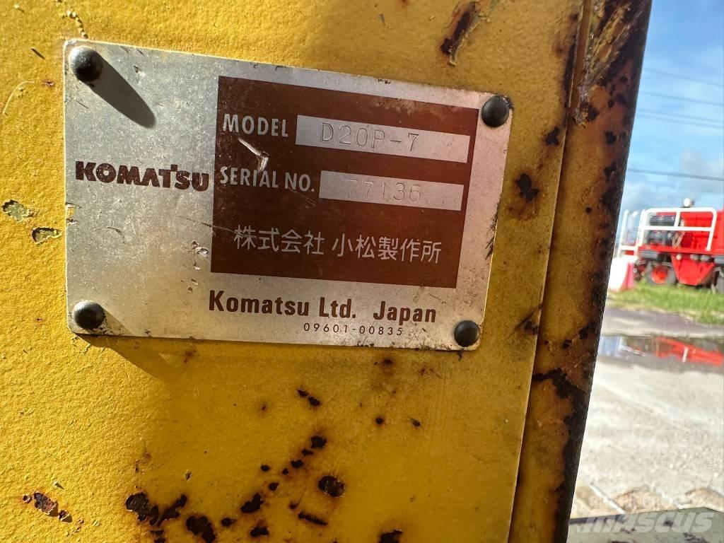 Komatsu D 20P-7 Kāpurķēžu buldozeri