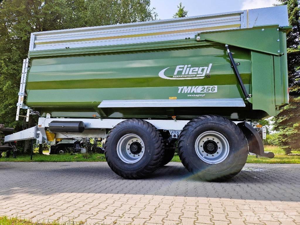Fliegl TMK 256 Treileri-pašizgāzēji