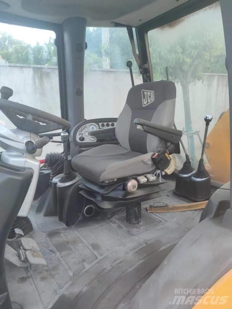 JCB 3 CX Ekskavatori-iekrāvēji