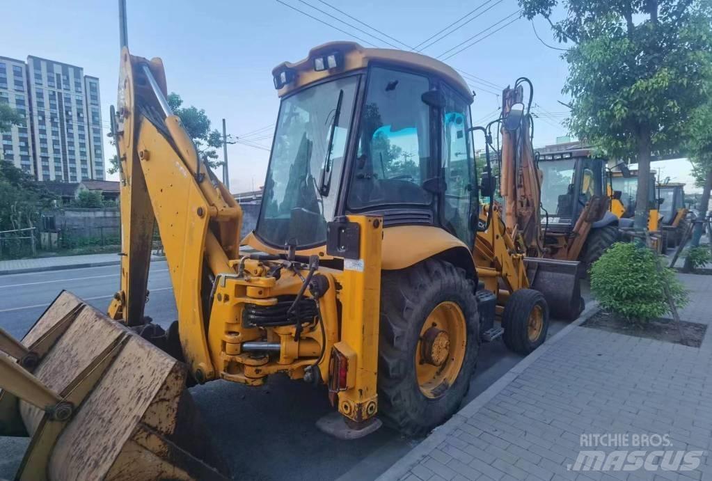 JCB 3 CX Ekskavatori-iekrāvēji