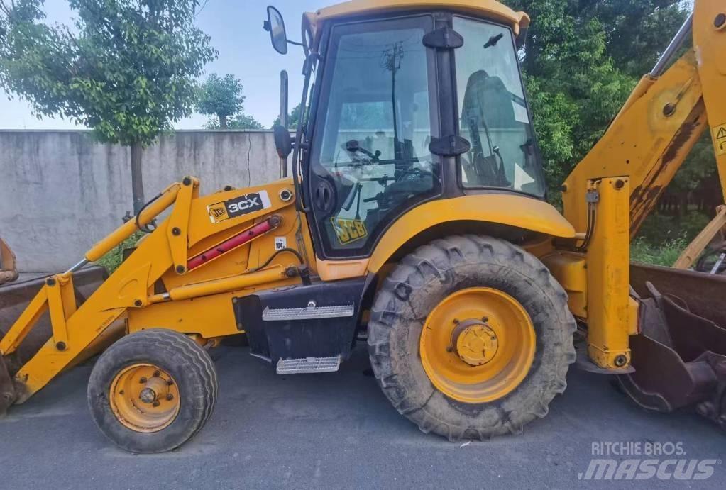 JCB 3 CX Ekskavatori-iekrāvēji