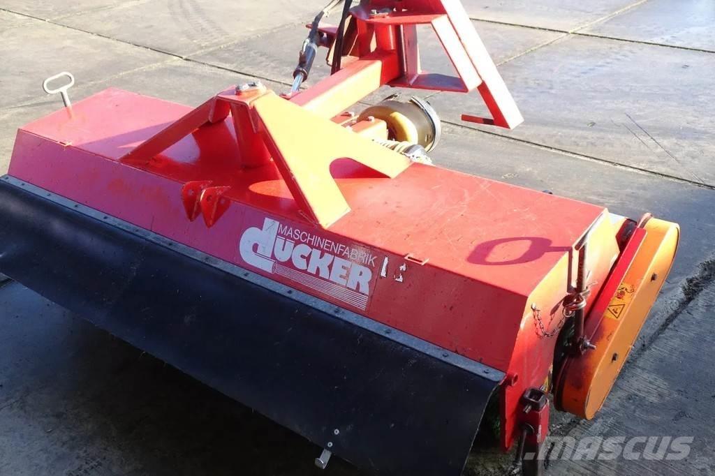 Dücker Veegmachine Ielu tīrāmās mašīnas