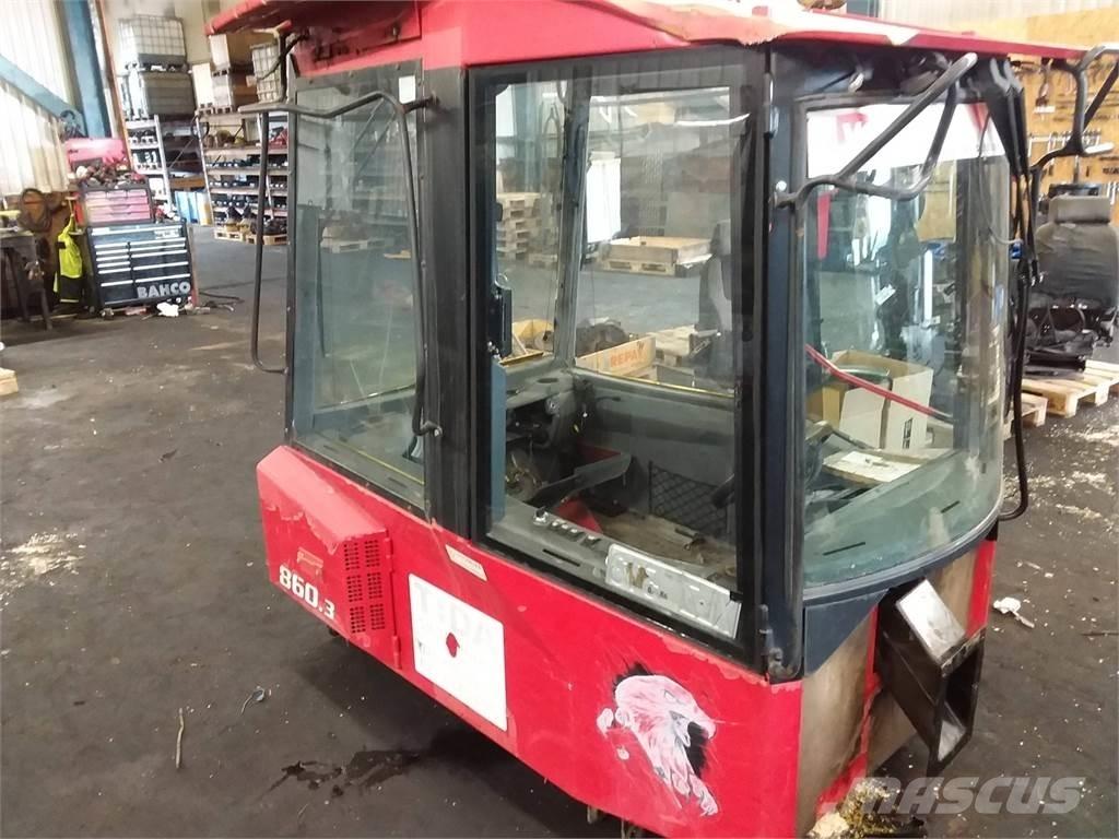 Valmet 860.3 Kabīnes un interjers