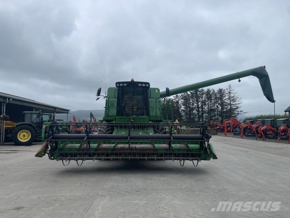 John Deere T 550 Ražas novākšanas kombaini