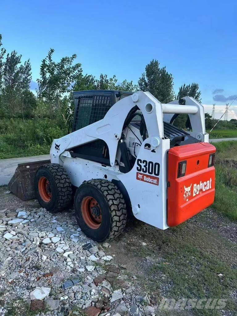 Bobcat S 300 Lietoti riteņu kompaktiekrāvēji