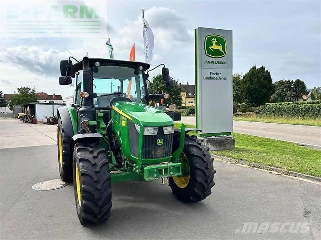 John Deere 5100m Traktori